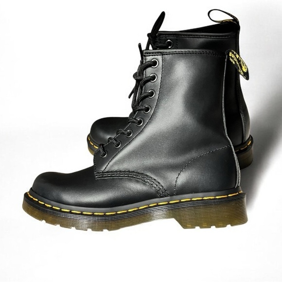 🌻NEW NWOT Dr. Martens 1460 Black Smooth Leather 8-Eye Boots Women's Size 6 - Picture 2 of 15